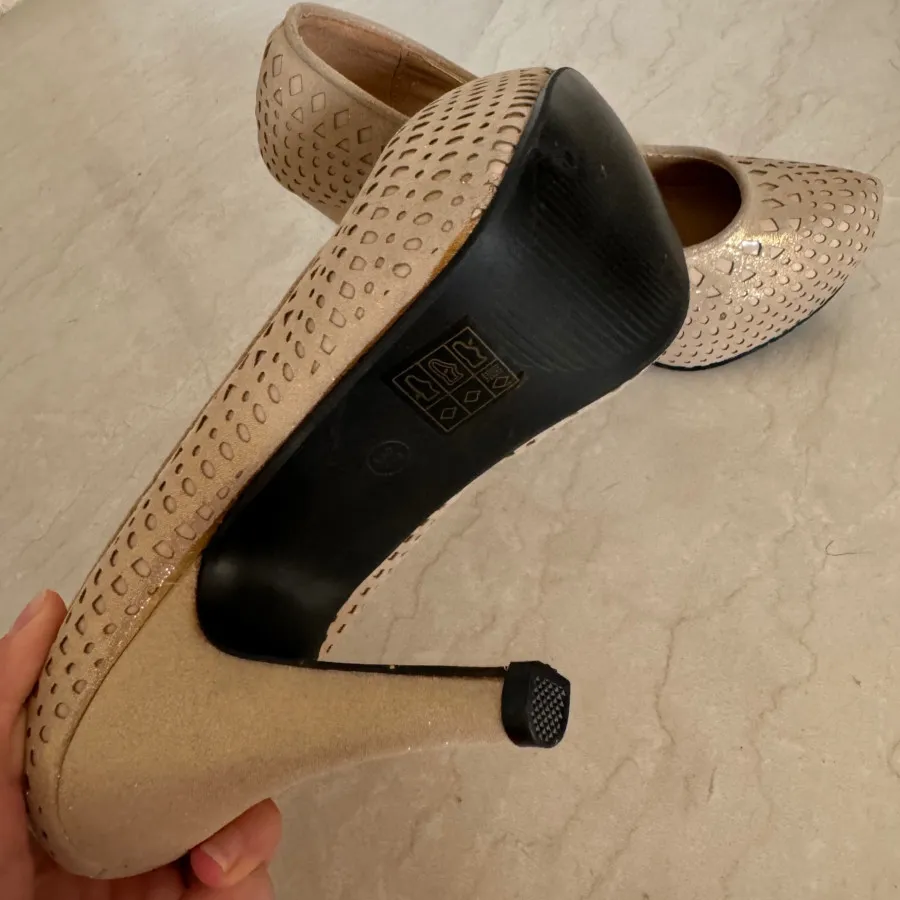 کفش پاشنه بلند