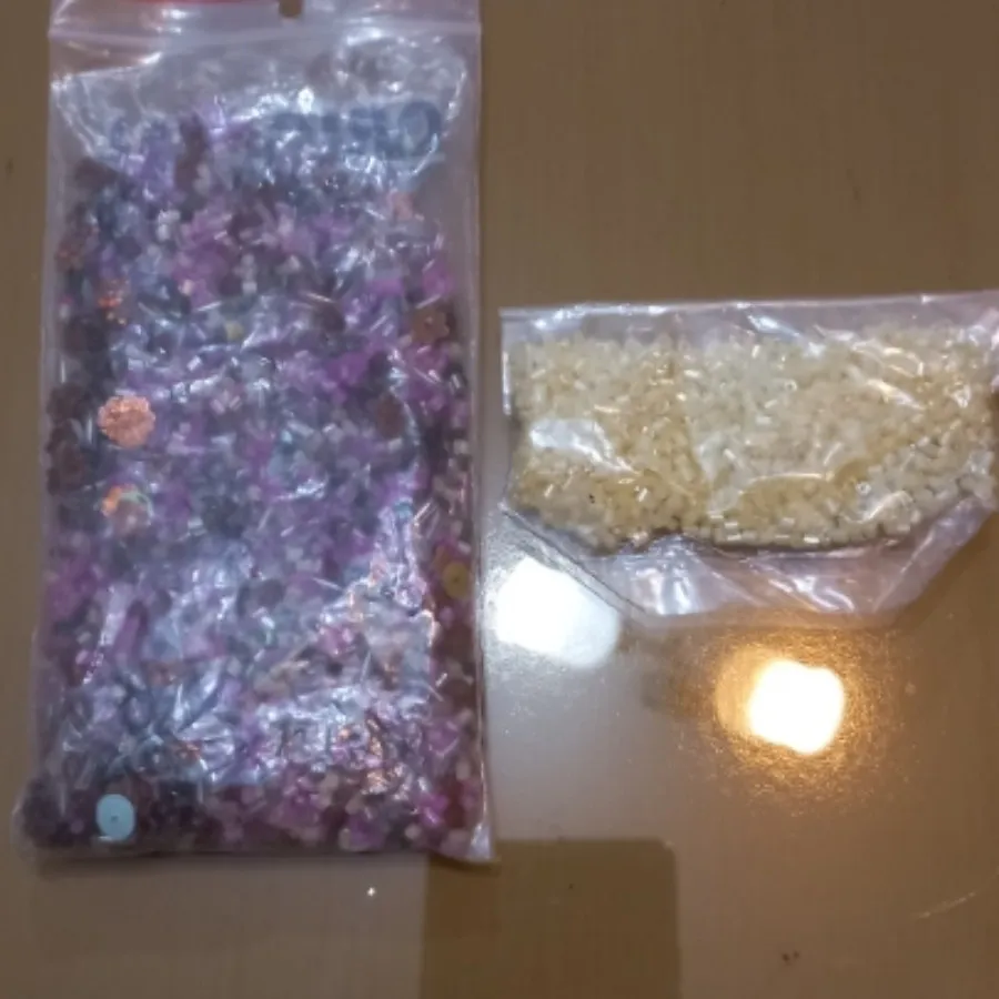 سنگ پلاستیکی و منجوق