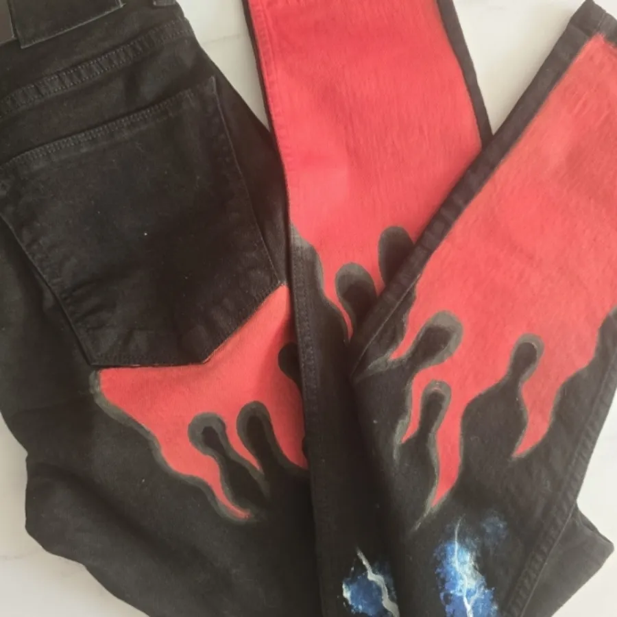 شلوار جین طرحدار