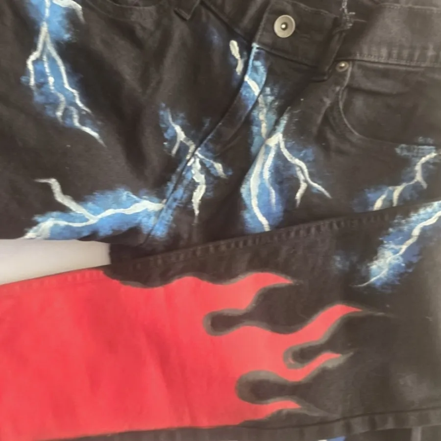 شلوار جین طرحدار