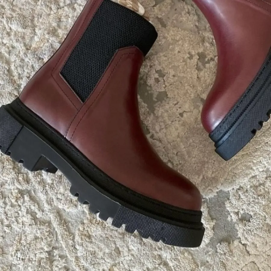 نیمبوت آلبالویی