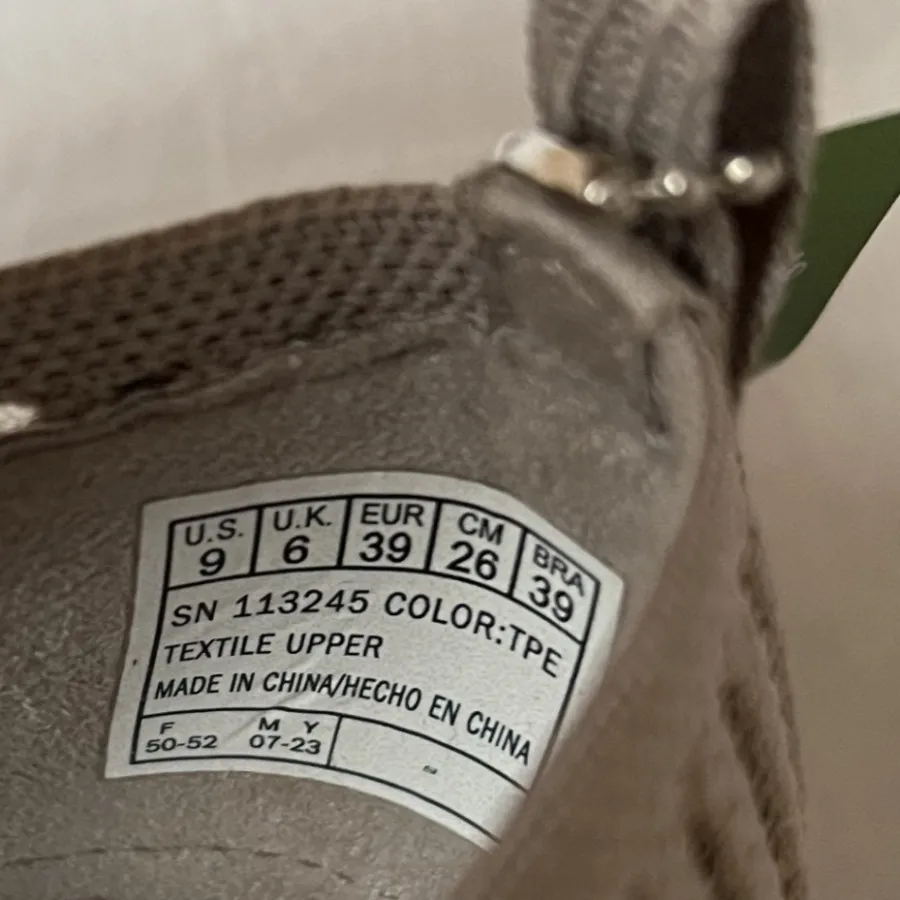 کفش اسکیچرز