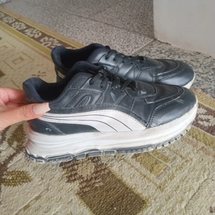 کتونی سفید مشکی