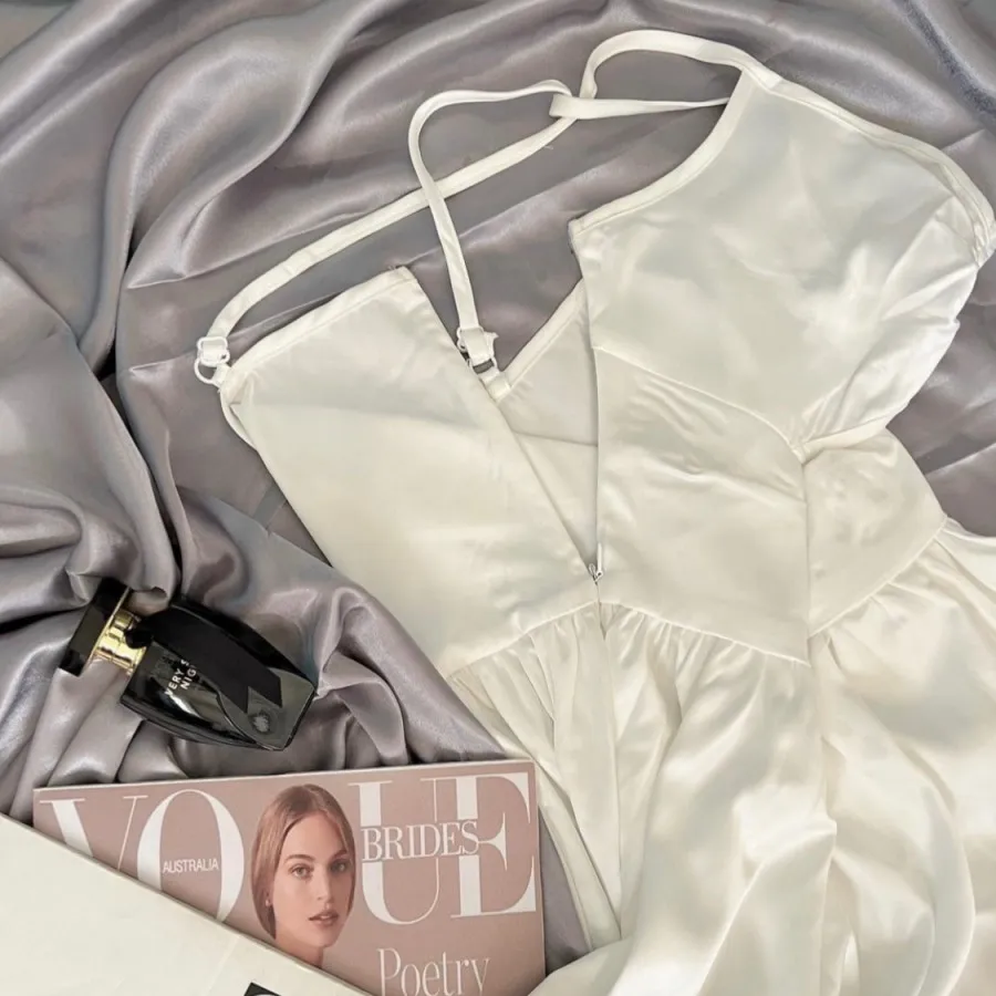 ساحلی و فرمالیته ی عروس