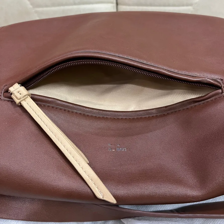 کیف قهوه ای چرم مصنوعی