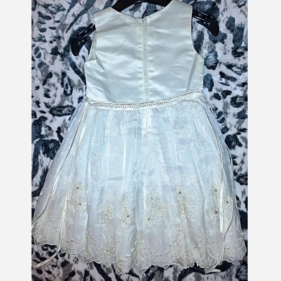 پیراهن بچگانه