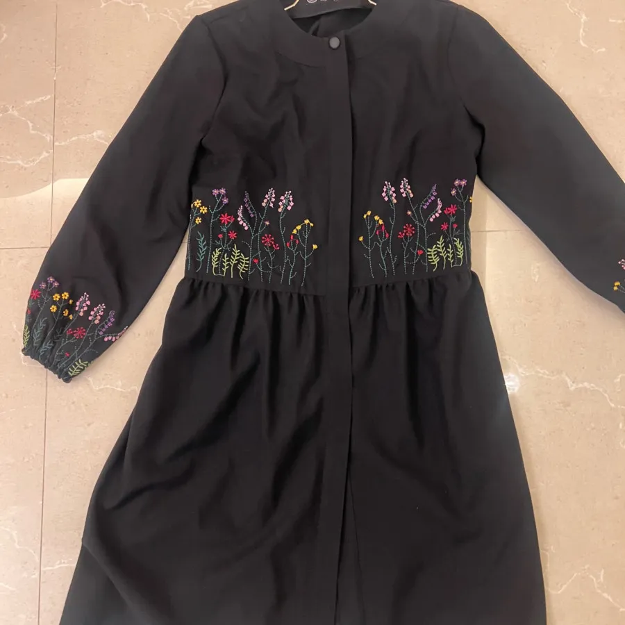 مانتوی گلدوزی شده