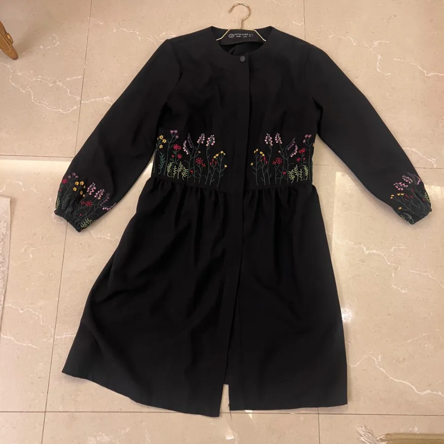 مانتوی گلدوزی شده