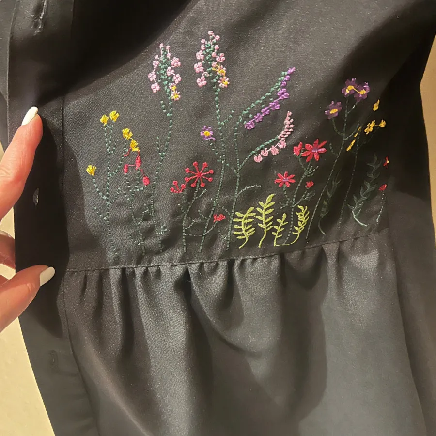 مانتوی گلدوزی شده