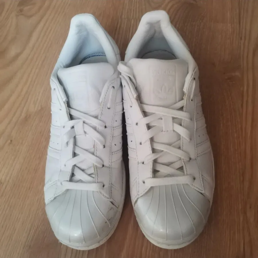 کفش آدیداس سفید