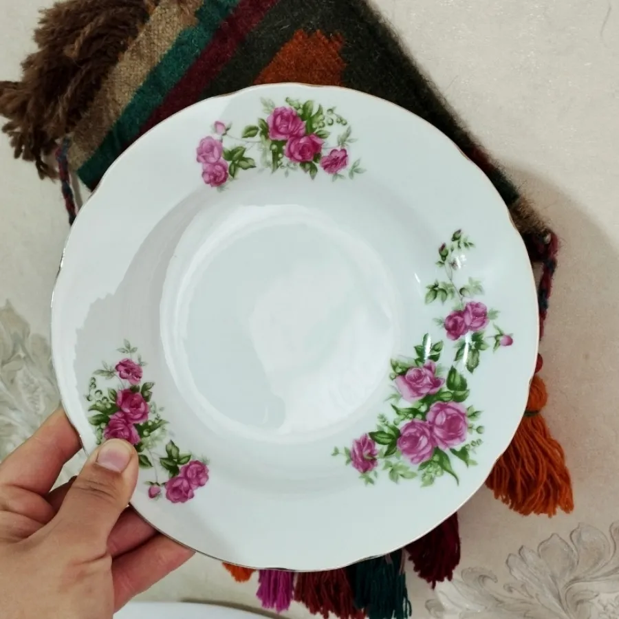 خورشت خوری گلسرخی