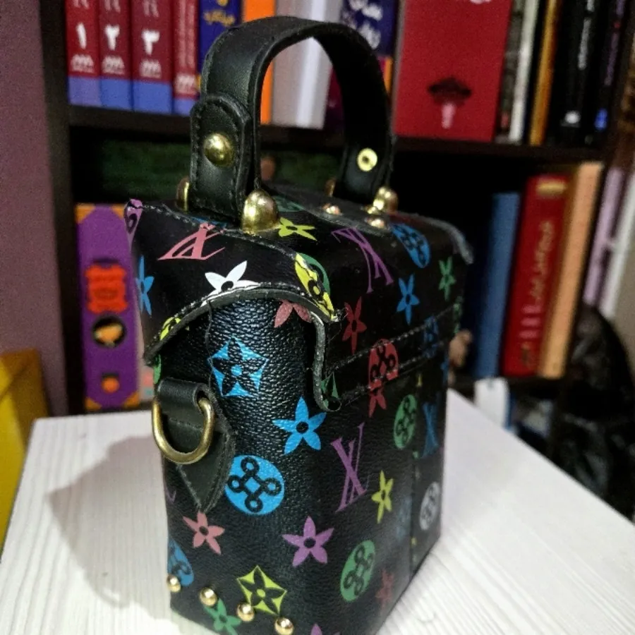 کیف صندوقی لویی ویتون