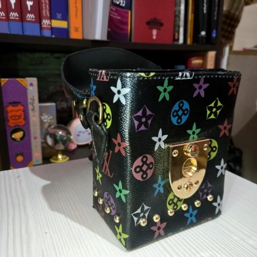 کیف صندوقی لویی ویتون