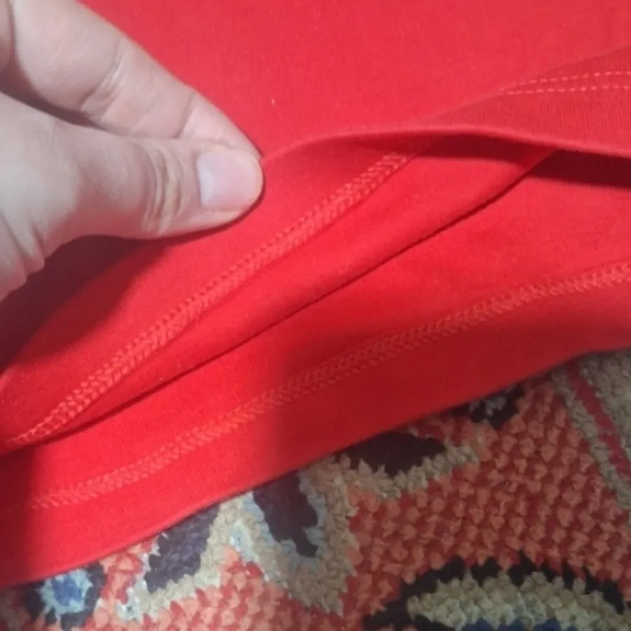 بلوز تک قرمز