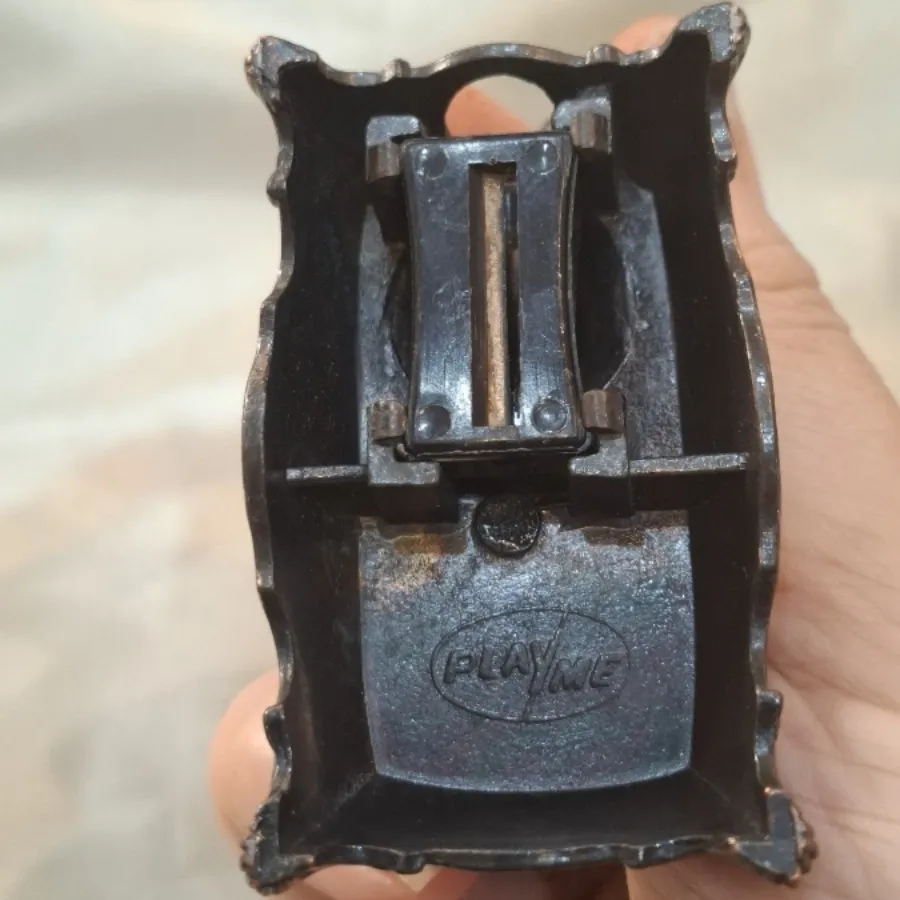 مجسمه چرخ خیاطی