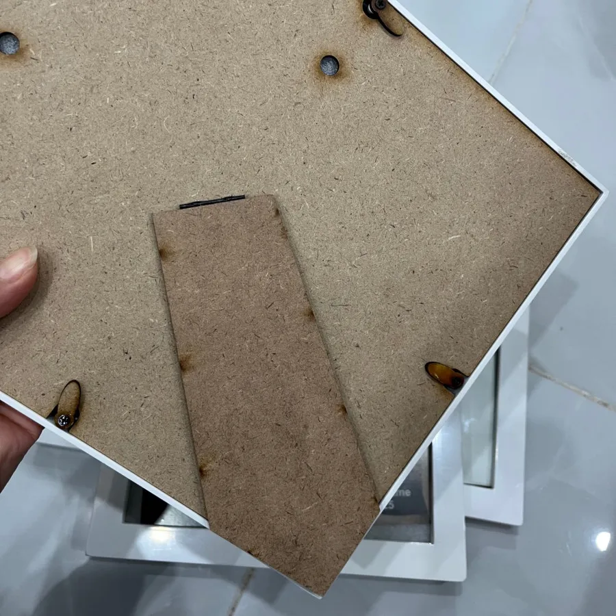 قاب عکس سفید