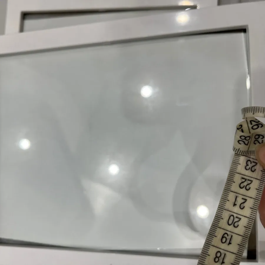 قاب عکس سفید