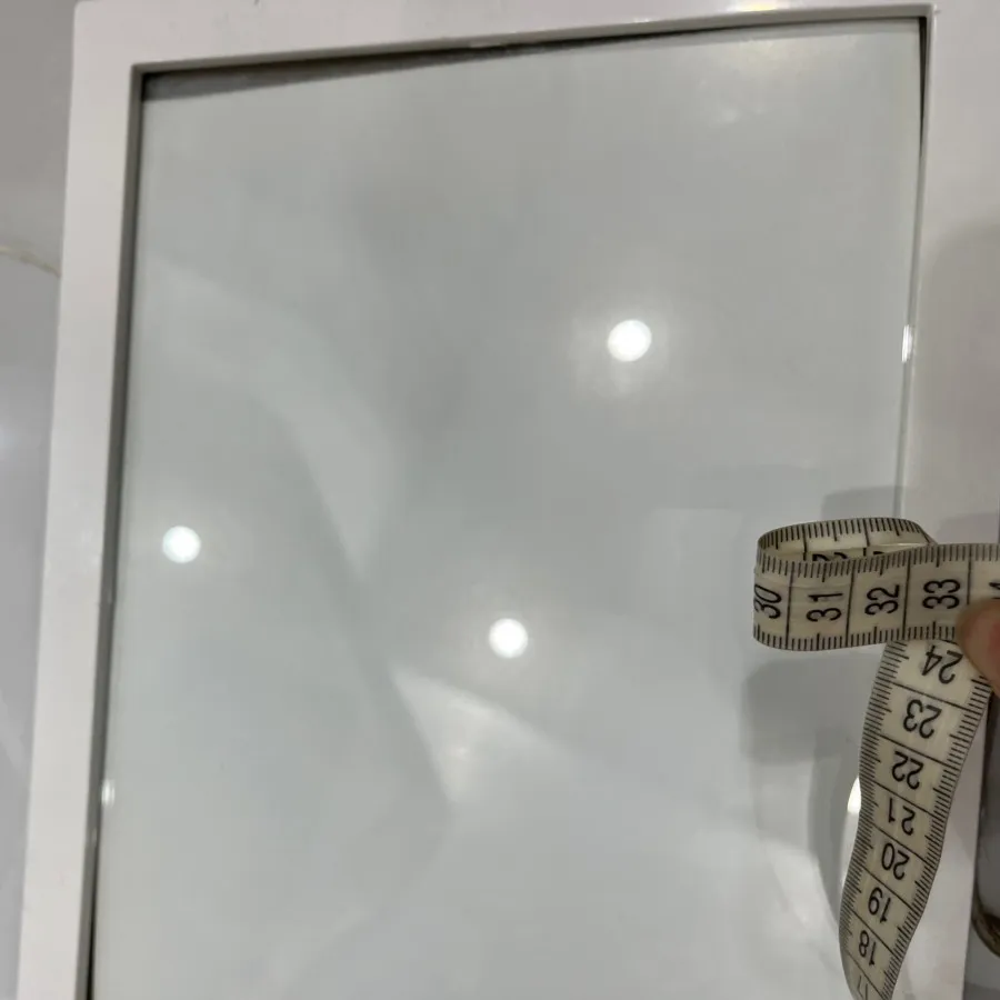 قاب عکس سفید