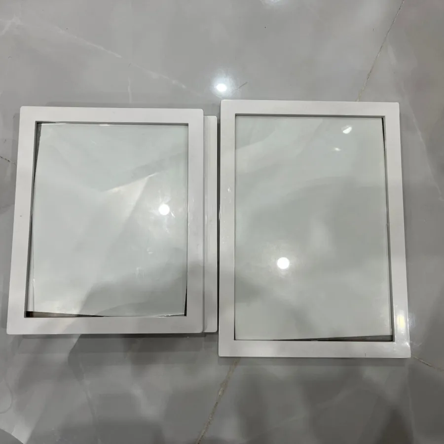 قاب عکس سفید