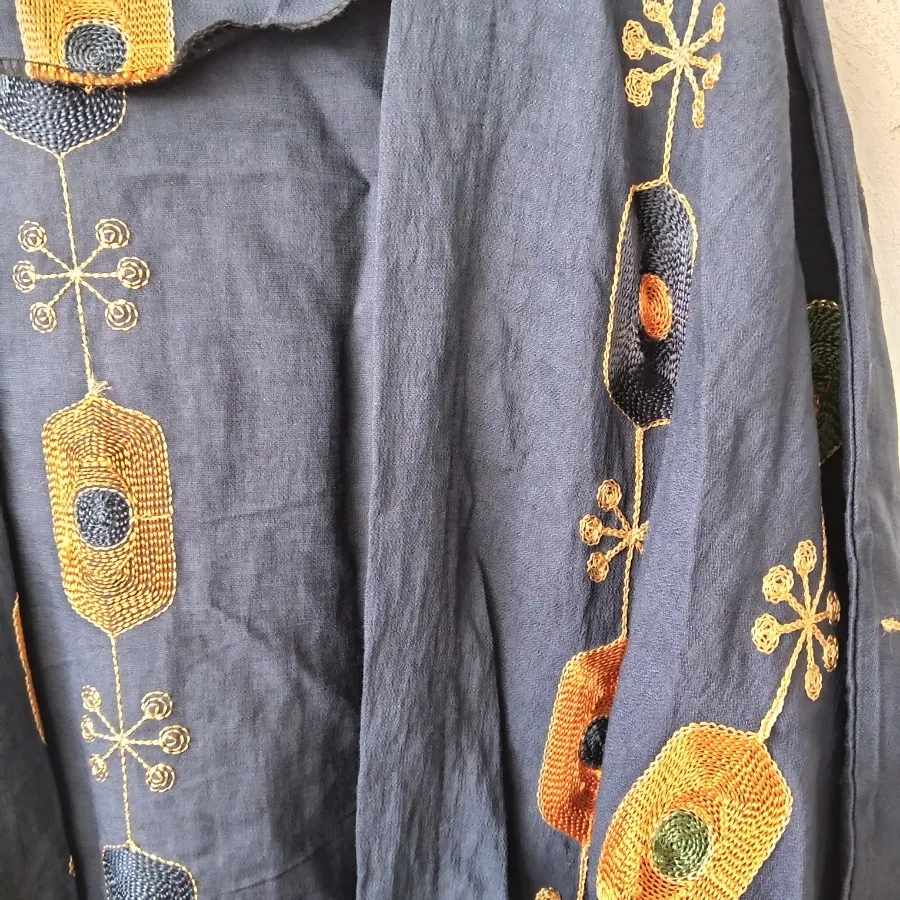 مانتو جلو باز