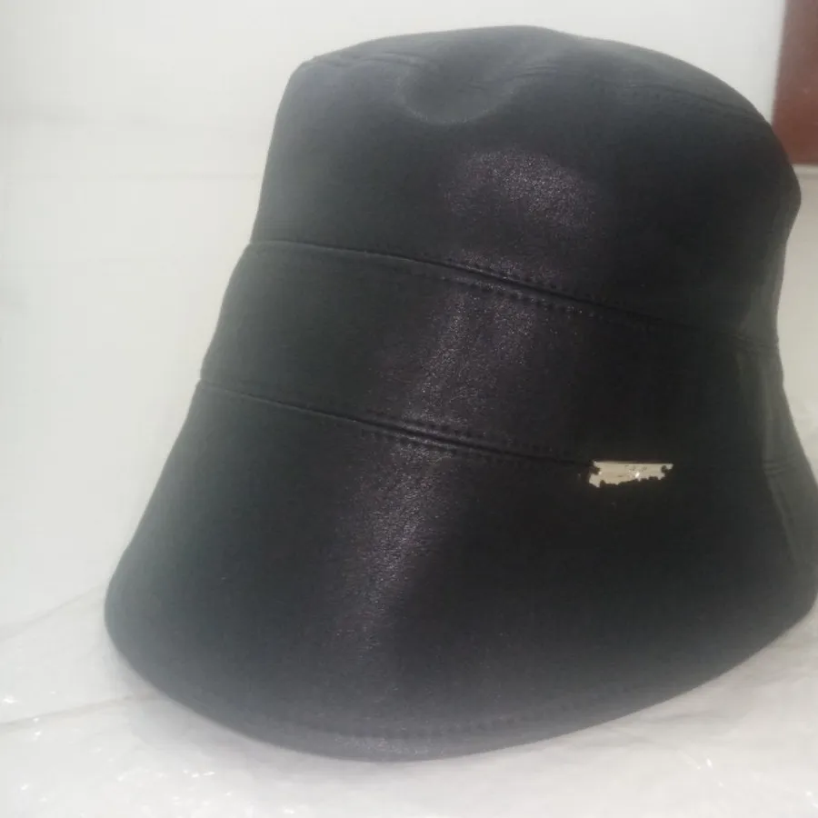 کلاه باکت چرم برند کره ای