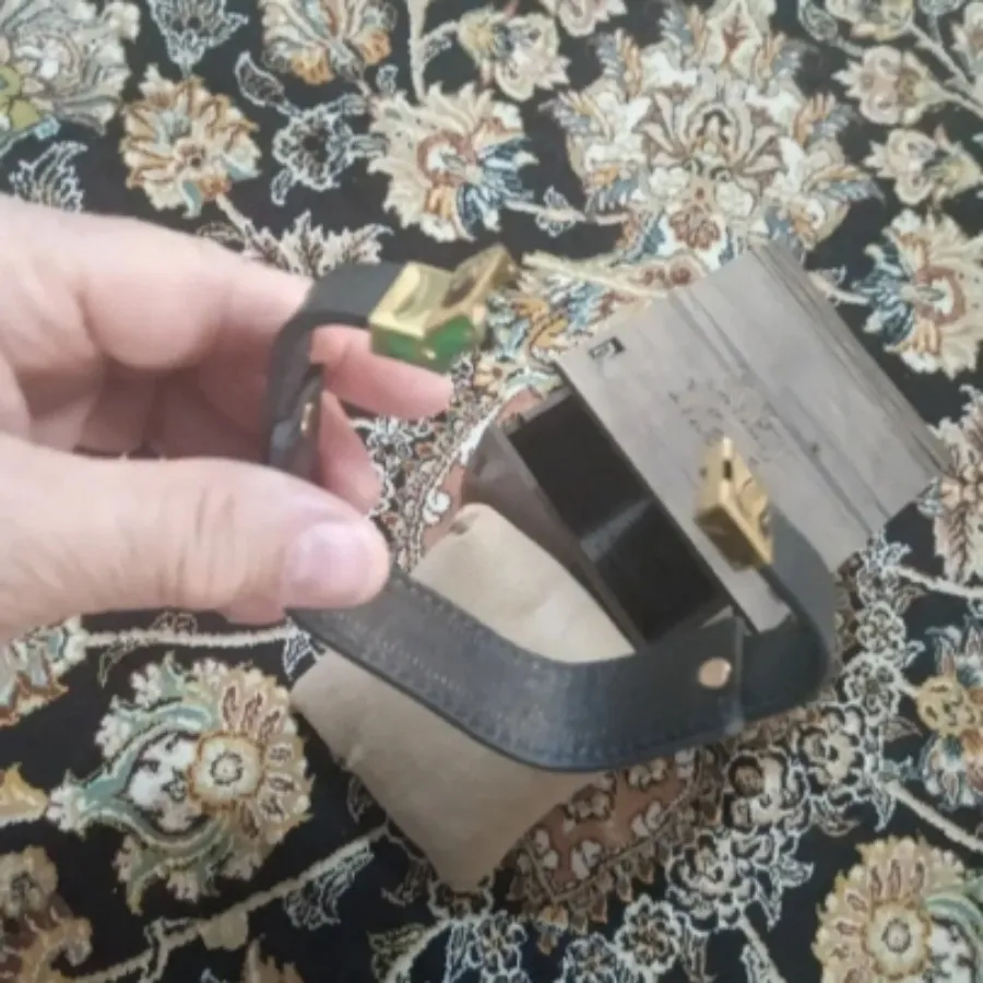 دستبند چرم با جعبه چوبی