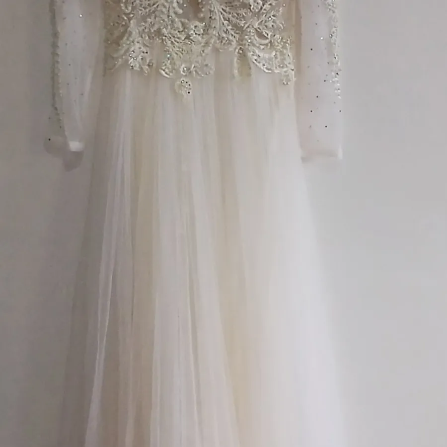 لباس عروس وعقد