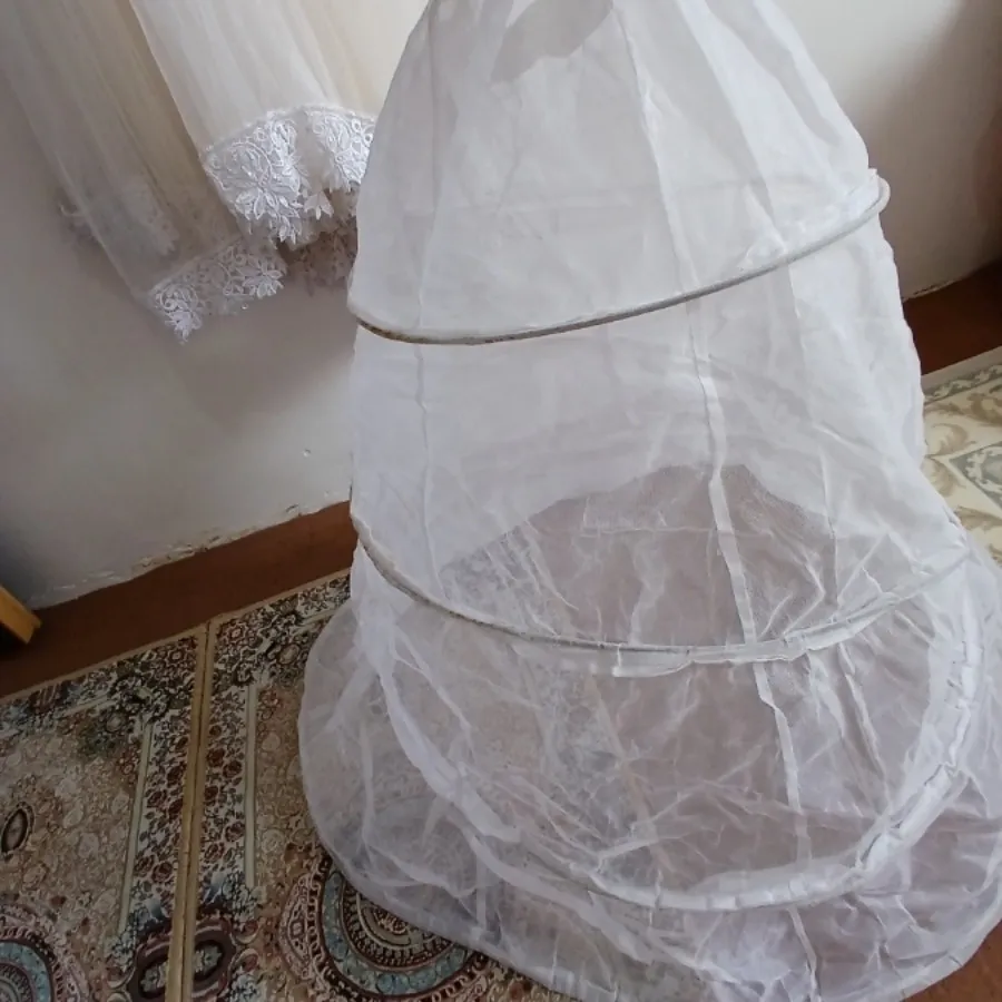 لباس عروس وعقد