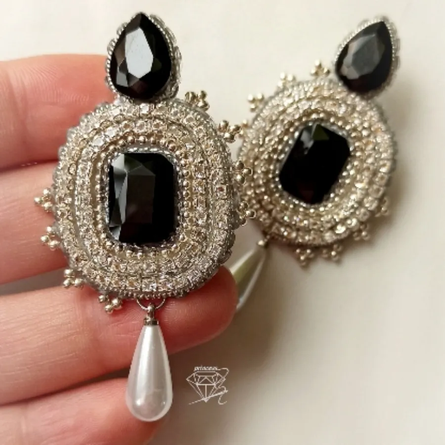 گوشواره جواهردوزی مشکی