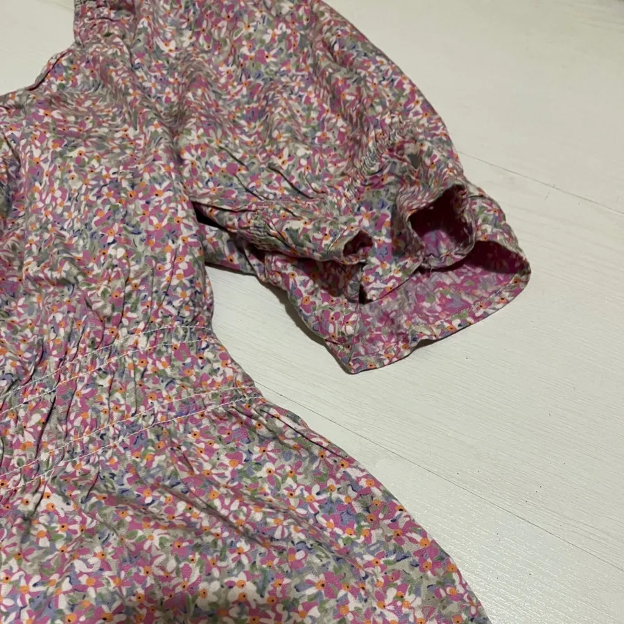 تاپ گلدار یقه قایقی