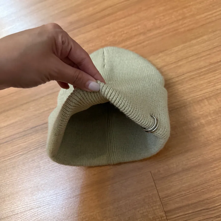 کلاه پیرسینگ دار