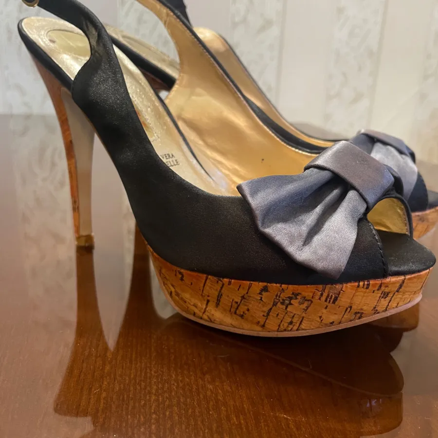 کفش پاشنه دار برند