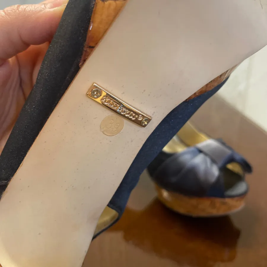 کفش پاشنه دار برند