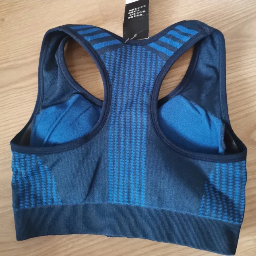 نیم‌تنه ورزشی کرویت