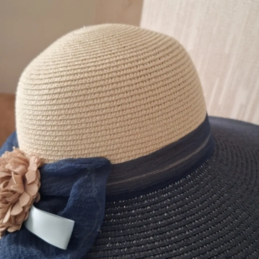 کلاه حصیری پاپیون دار