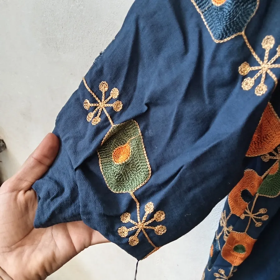 مانتو جلو باز