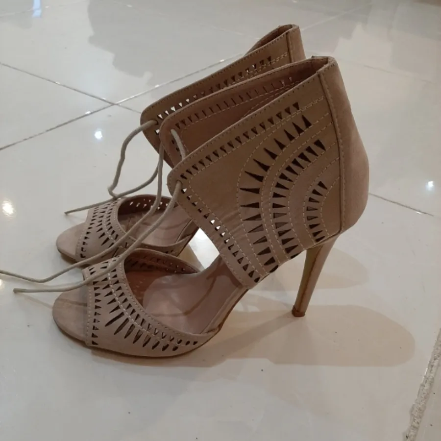 کفش پاشنه بلند