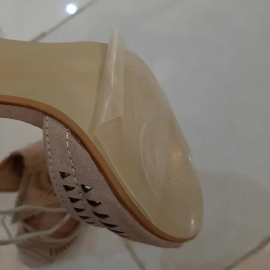 کفش پاشنه بلند