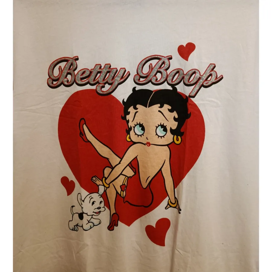 تیشرت برند بتی