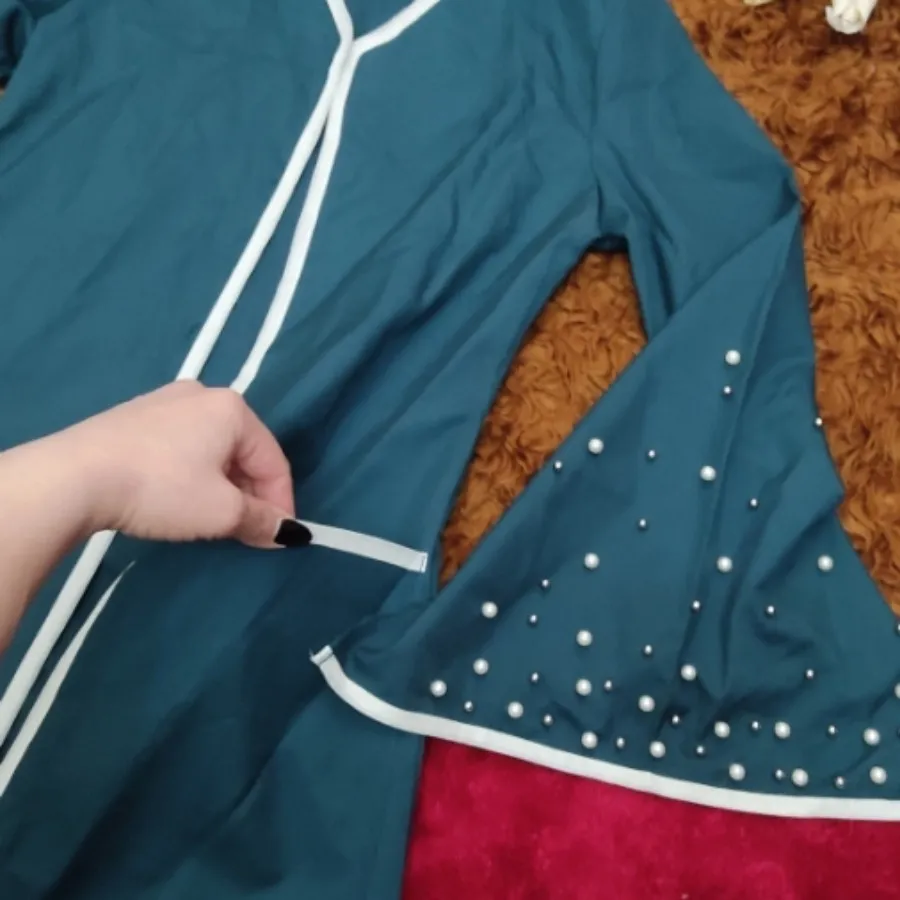 مانتو جلو باز