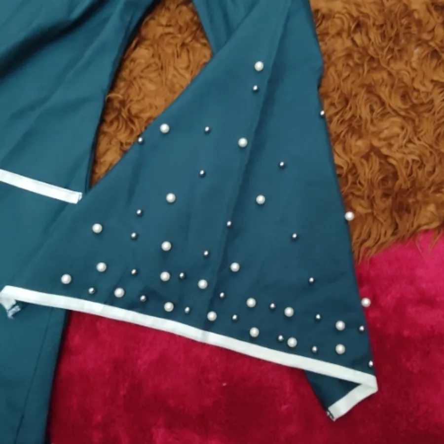 مانتو جلو باز