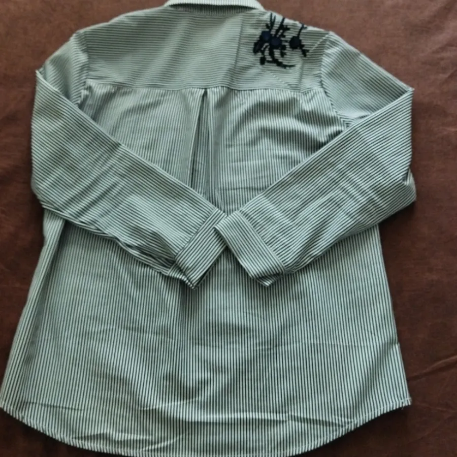 شومیز گلدوزی شده