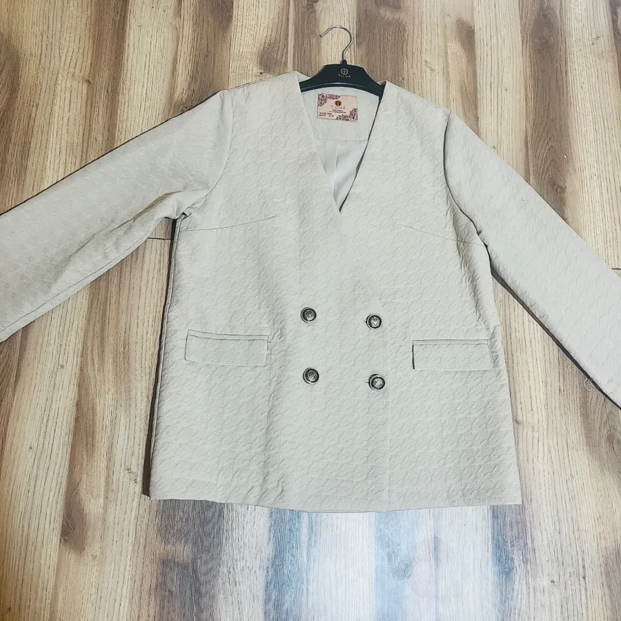 مانتو ژاکارد کرم رنگ