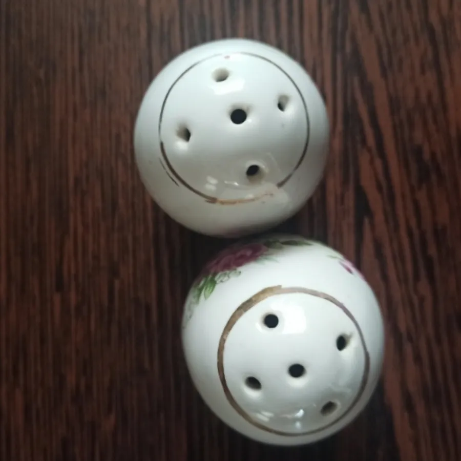 نمک پاش گلسرخی