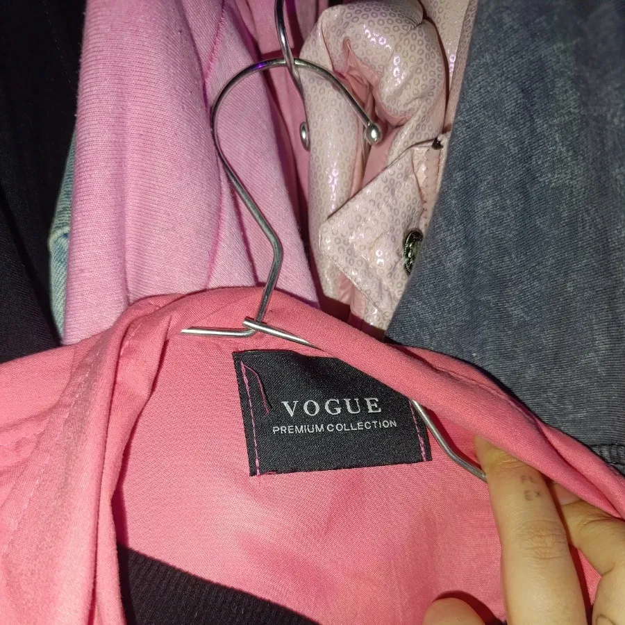 مانتو یا پیراهن صورتی