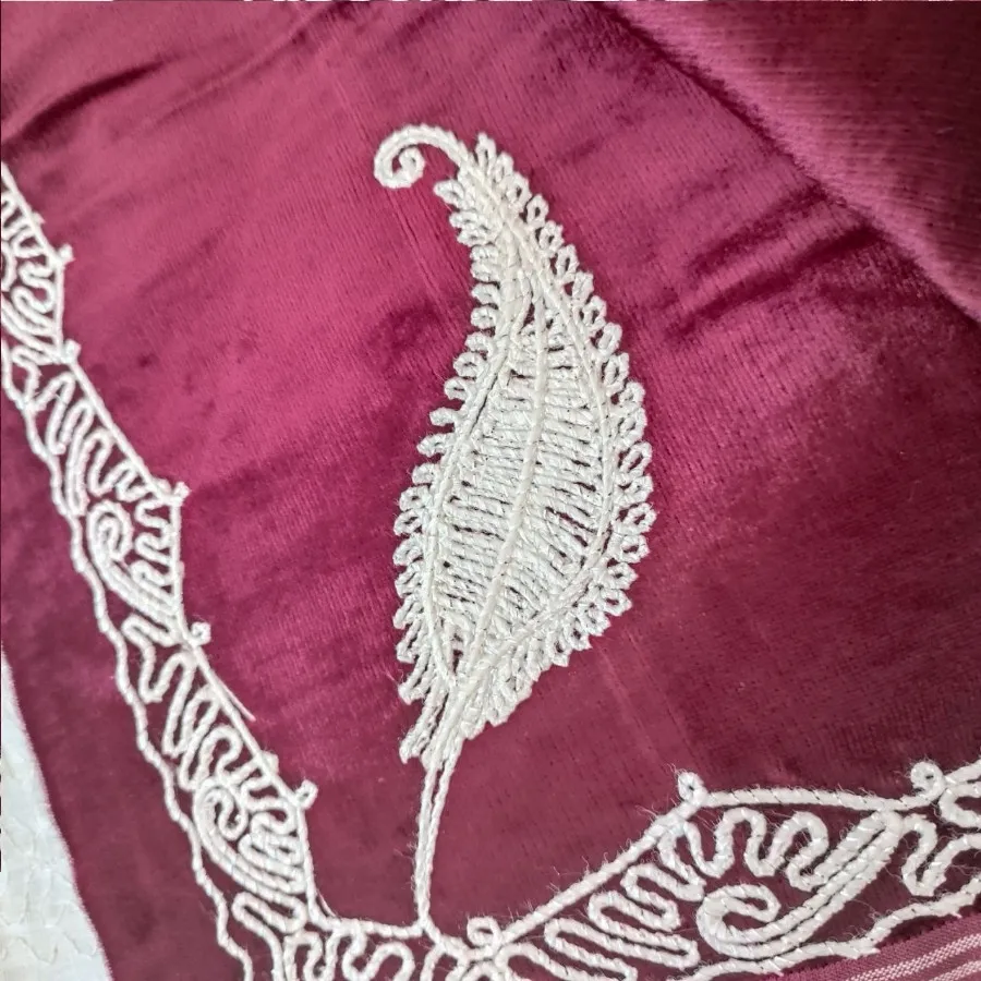 رومیزی مخمل قدیمی