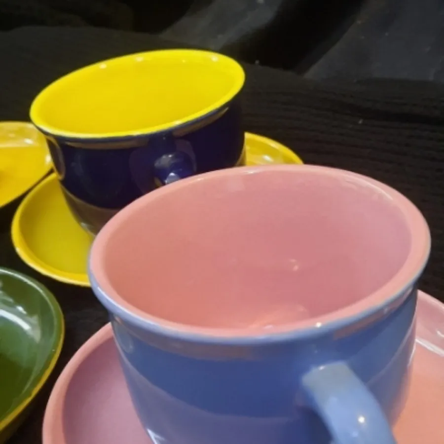 فنجان نعلبکی رنگارنگ