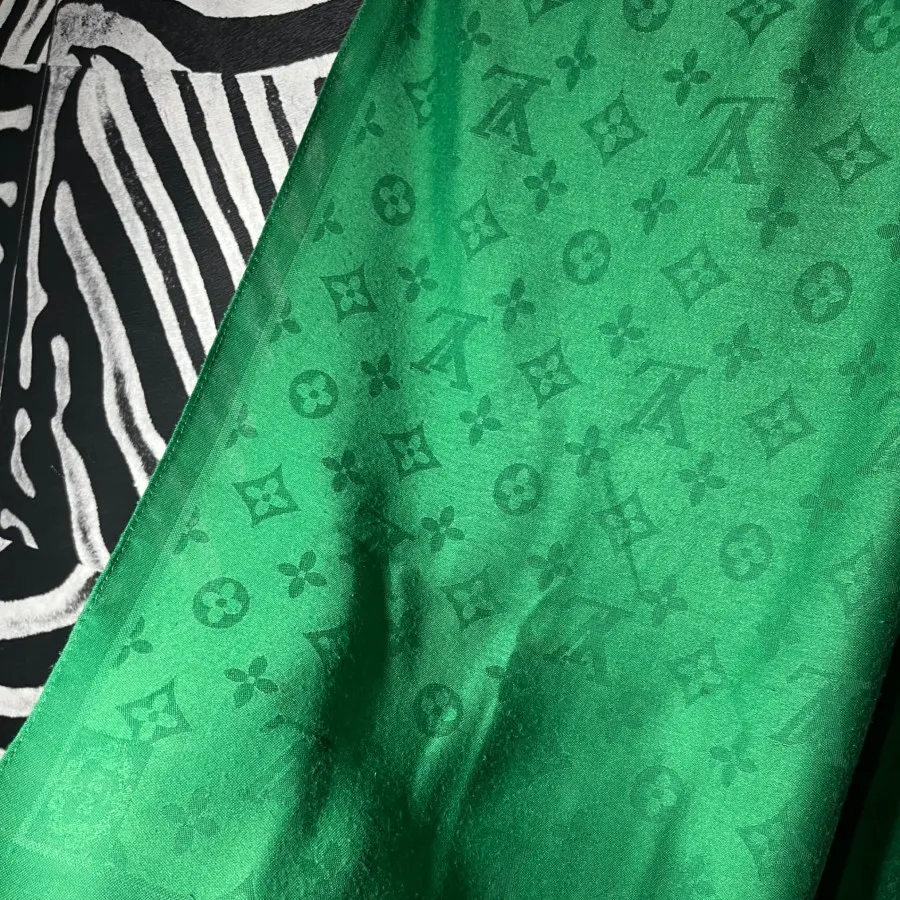 شال لویی ویتون