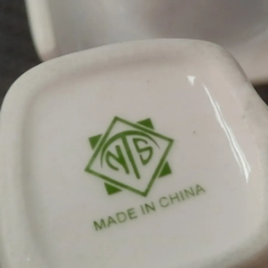 فنجان با کیک خوری