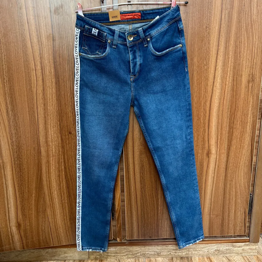 شلوار جین یا لی